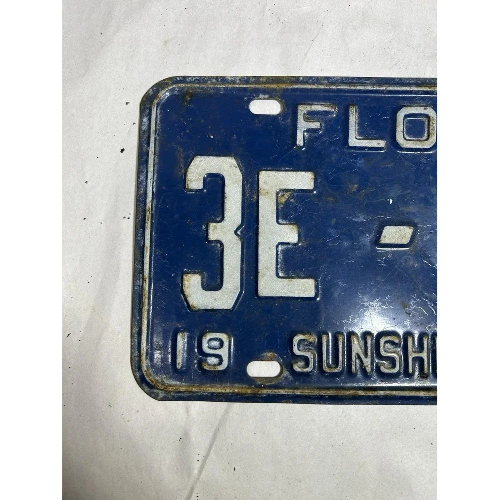 Vintage 1966 Florida Sunshine State Blue License Plate Tag 3E 6036 Gas Oil Metal